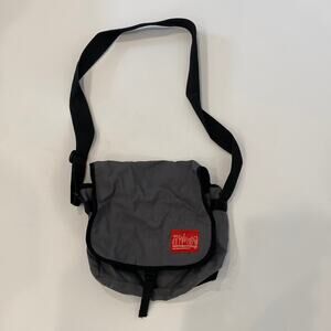 Manhattan Portage Vintage Y2K Small Messenger Bag Adjustable Strap Gray Black